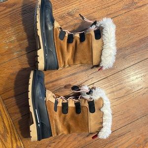 Girls size 13 snow boots cat & jack